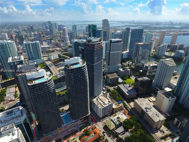 55 SW 9th St 2109, Miami, FL 33130