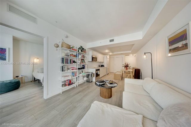 55 SW 9th St 2109, Miami, FL 33130