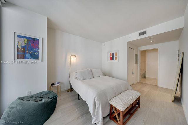 55 SW 9th St 2109, Miami, FL 33130