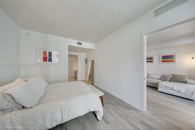 55 SW 9th St 2109, Miami, FL 33130