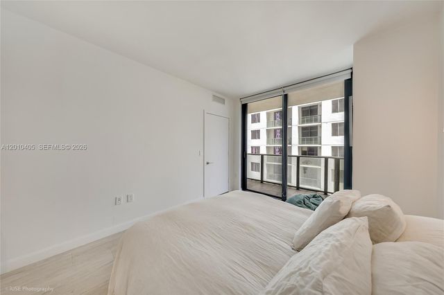 55 SW 9th St 2109, Miami, FL 33130