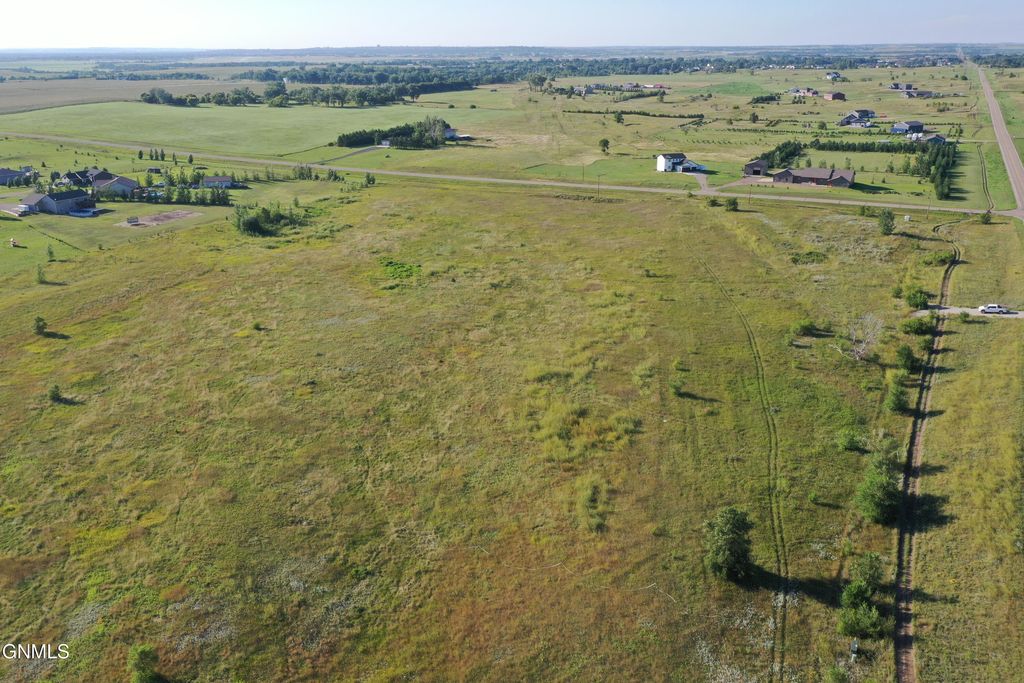 6308 66th Street SE, Bismarck, ND 58504 photo 3