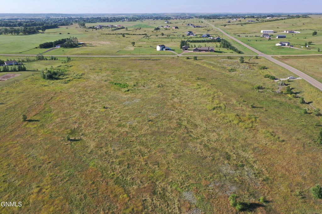 6308 66th Street SE, Bismarck, ND 58504 photo 4