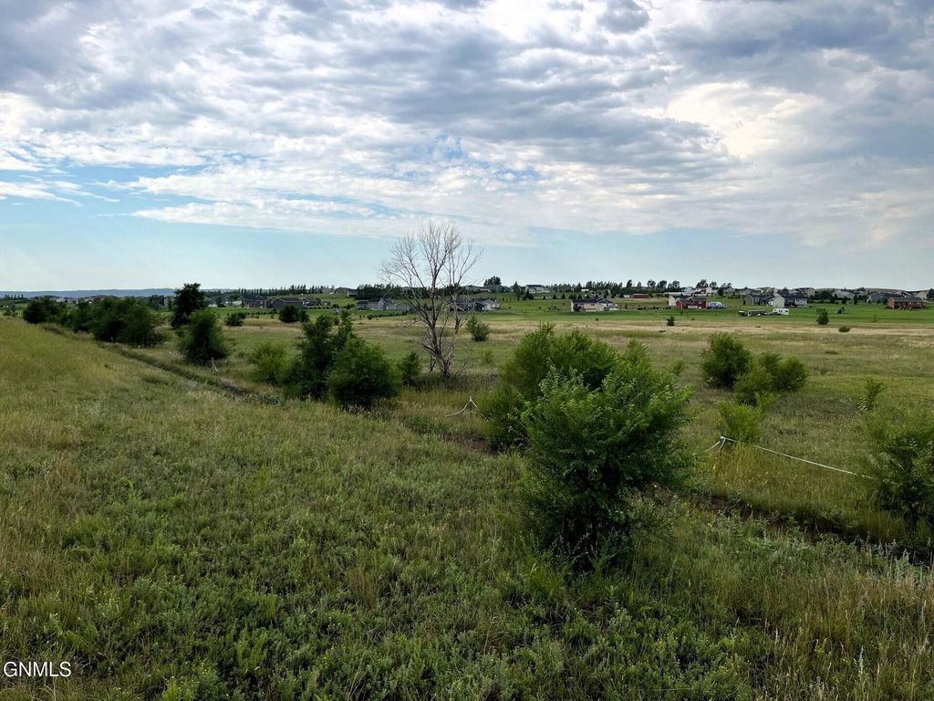 6308 66th Street SE, Bismarck, ND 58504 photo 5