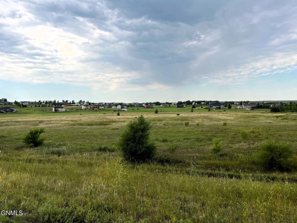 6308 66th Street SE, Bismarck, ND 58504 photo 7