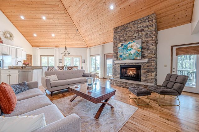 326 Garfield Drive, Ellijay, GA 30540