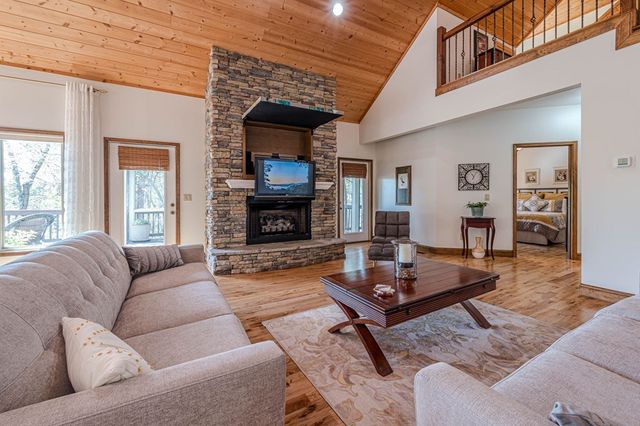326 Garfield Drive, Ellijay, GA 30540