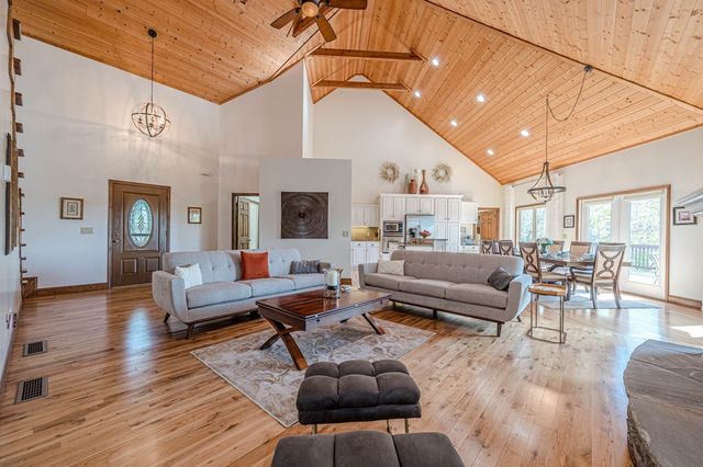 326 Garfield Drive, Ellijay, GA 30540