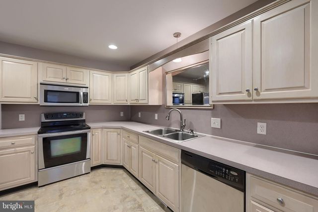 101 TOPLAND DR, Lancaster, PA 17601