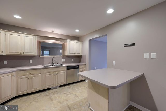 101 TOPLAND DR, Lancaster, PA 17601