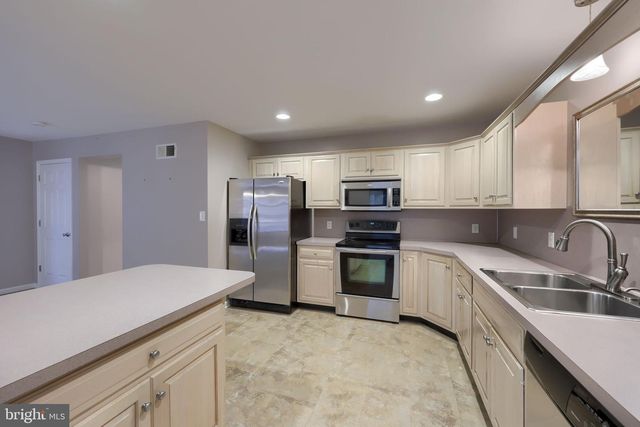 101 TOPLAND DR, Lancaster, PA 17601