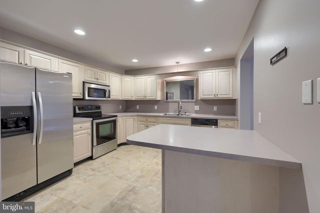 101 TOPLAND DR, Lancaster, PA 17601
