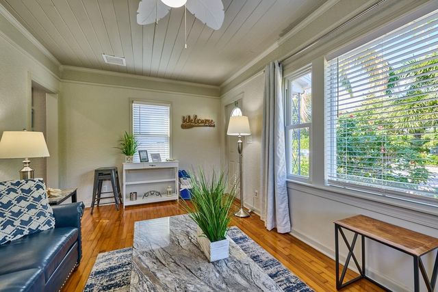 212 N L St, Lake Worth Beach, FL 33460