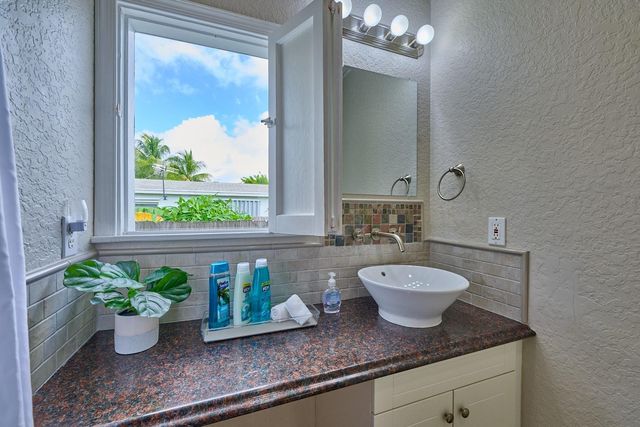 212 N L St, Lake Worth Beach, FL 33460