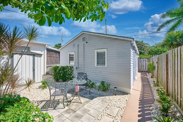 212 N L St, Lake Worth Beach, FL 33460