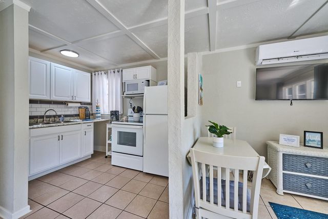 212 N L St, Lake Worth Beach, FL 33460