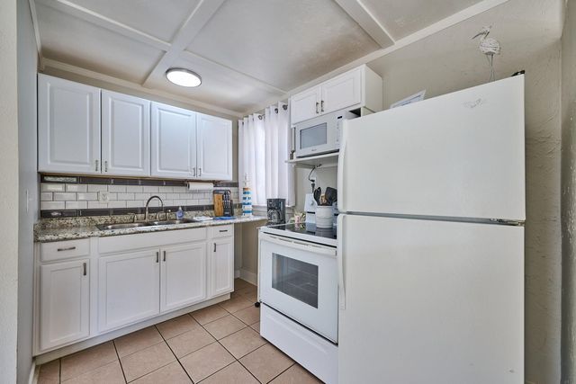 212 N L St, Lake Worth Beach, FL 33460