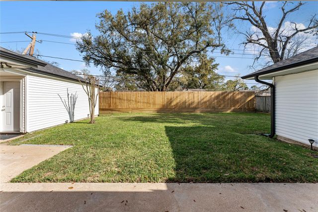 9511 Moorberry Lane, Houston, TX 77080