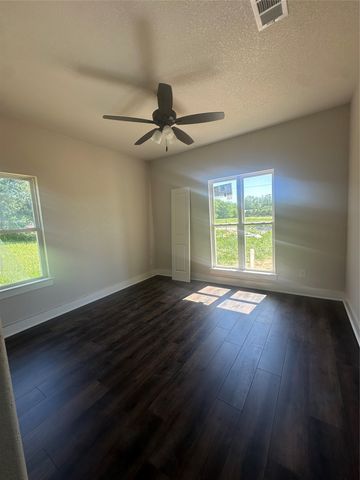 518 Strong Street, Bowie, TX 76230