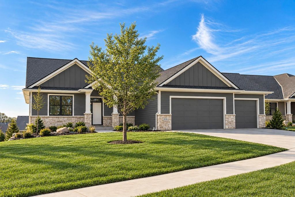 2688 Bentley Drive SW, Rochester, MN 55902