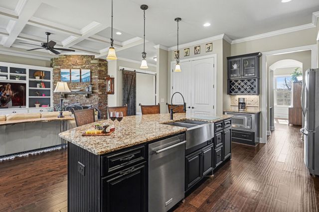 5094 Moss Rd, Nashville, TN 37221