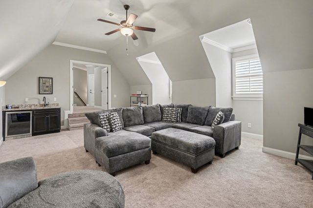 5094 Moss Rd, Nashville, TN 37221