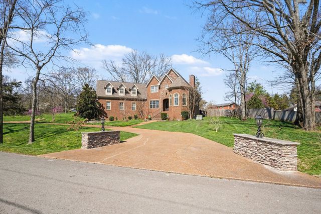 5094 Moss Rd, Nashville, TN 37221