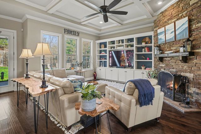 5094 Moss Rd, Nashville, TN 37221