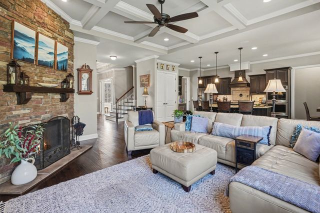 5094 Moss Rd, Nashville, TN 37221