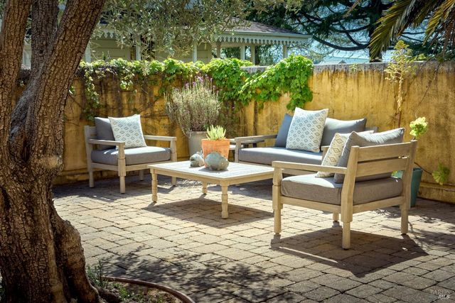 21000 8th St E, Sonoma, CA 95476