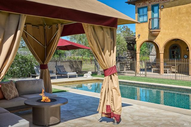 21000 8th St E, Sonoma, CA 95476