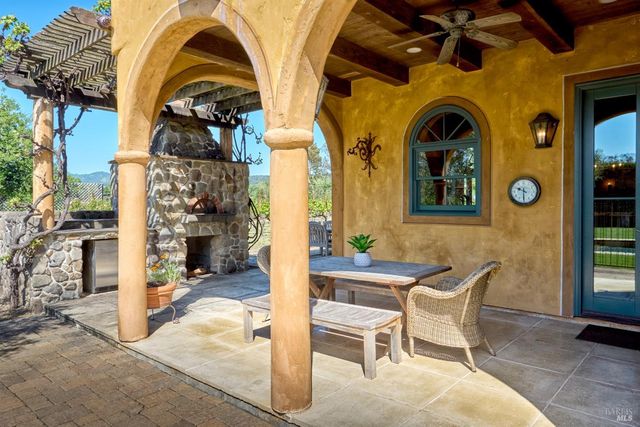 21000 8th St E, Sonoma, CA 95476