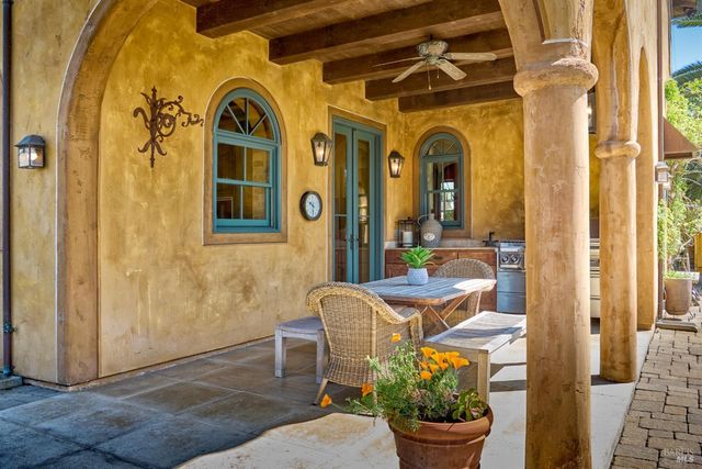 21000 8th St E, Sonoma, CA 95476