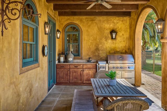 21000 8th St E, Sonoma, CA 95476