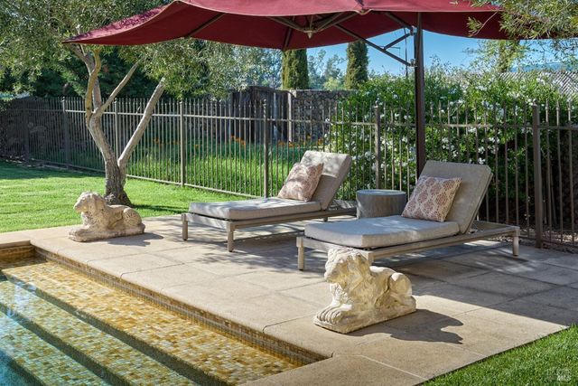 21000 8th St E, Sonoma, CA 95476