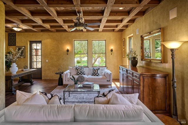 21000 8th St E, Sonoma, CA 95476