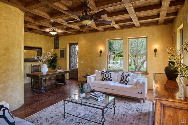 21000 8th St E, Sonoma, CA 95476