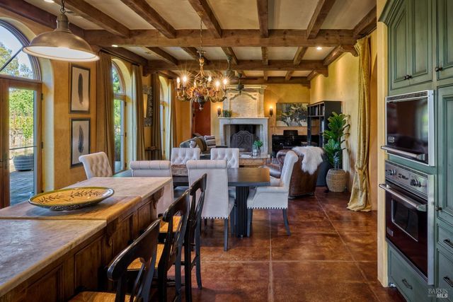 21000 8th St E, Sonoma, CA 95476