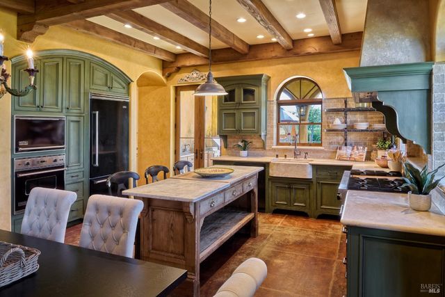 21000 8th St E, Sonoma, CA 95476