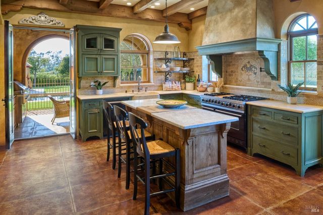 21000 8th St E, Sonoma, CA 95476