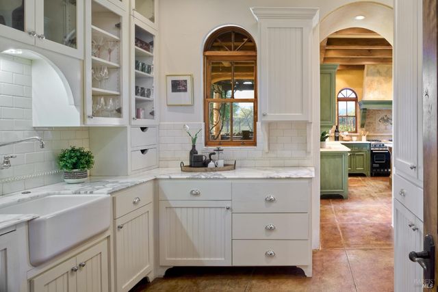 21000 8th St E, Sonoma, CA 95476