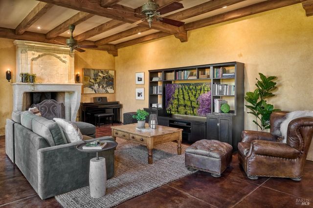 21000 8th St E, Sonoma, CA 95476