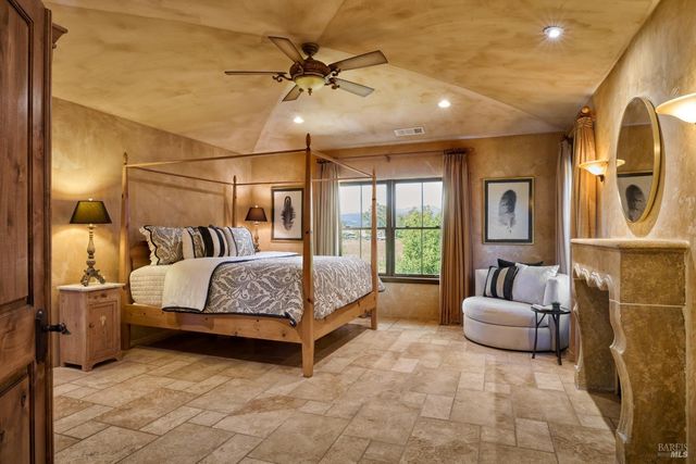 21000 8th St E, Sonoma, CA 95476