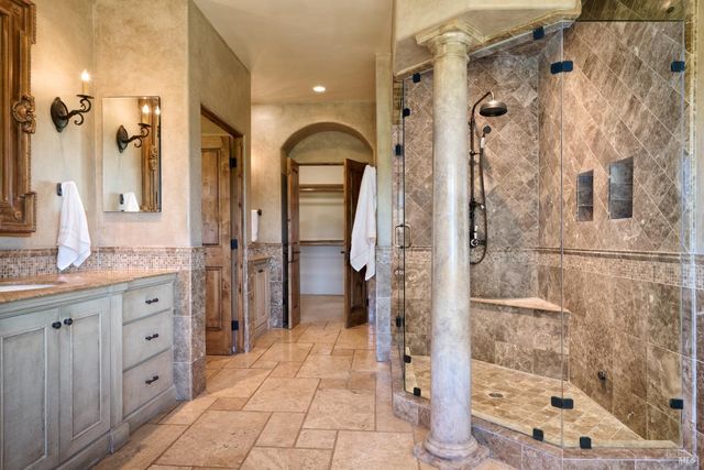 21000 8th St E, Sonoma, CA 95476