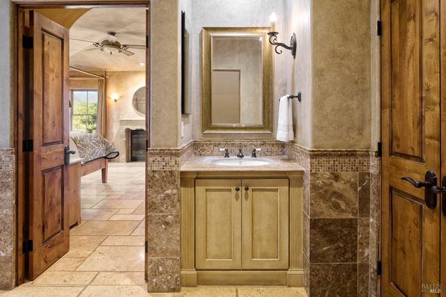 21000 8th St E, Sonoma, CA 95476