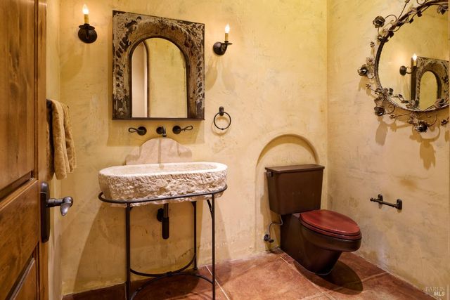 21000 8th St E, Sonoma, CA 95476