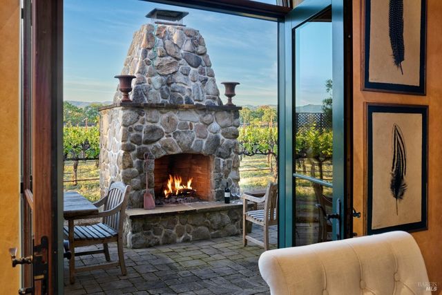 21000 8th St E, Sonoma, CA 95476