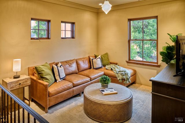 21000 8th St E, Sonoma, CA 95476