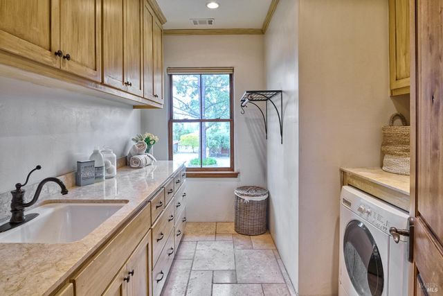 21000 8th St E, Sonoma, CA 95476