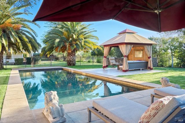 21000 8th St E, Sonoma, CA 95476